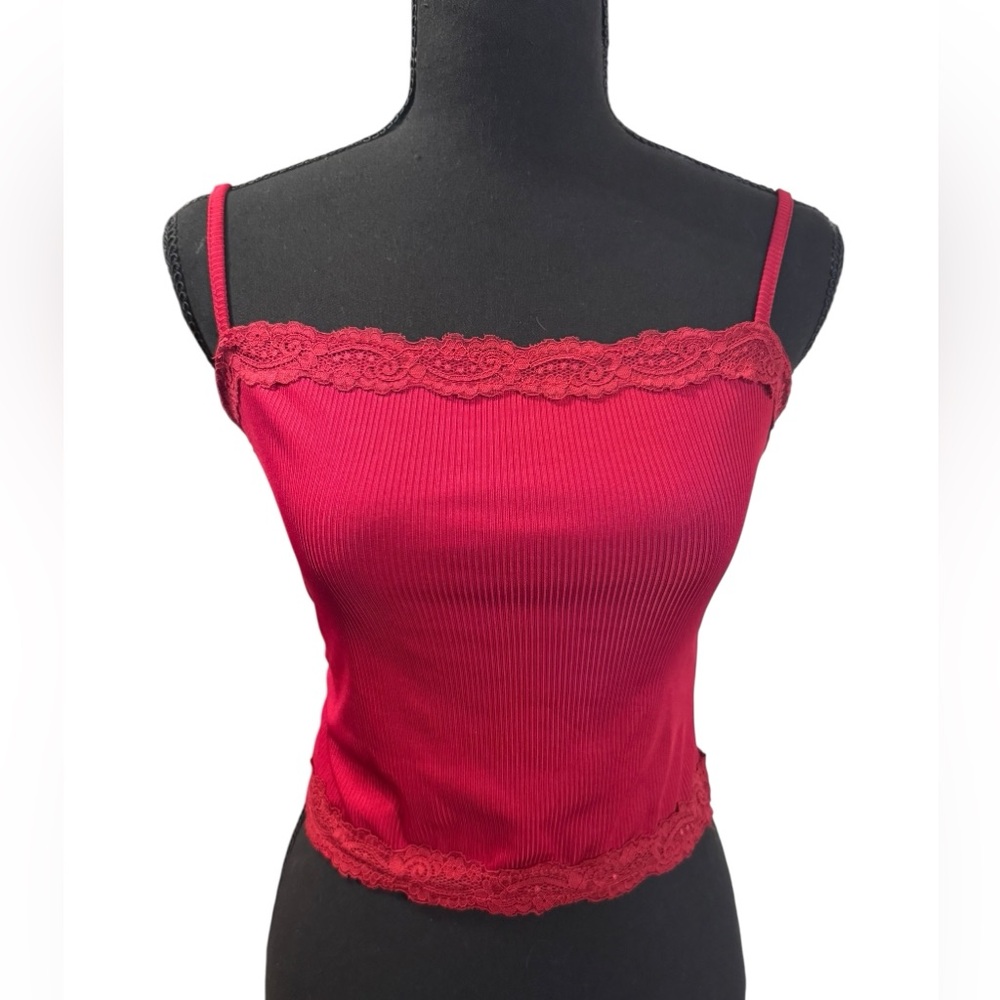 Women’s juniors SHEIN ruby red ribbed tank top with lace trim size XS